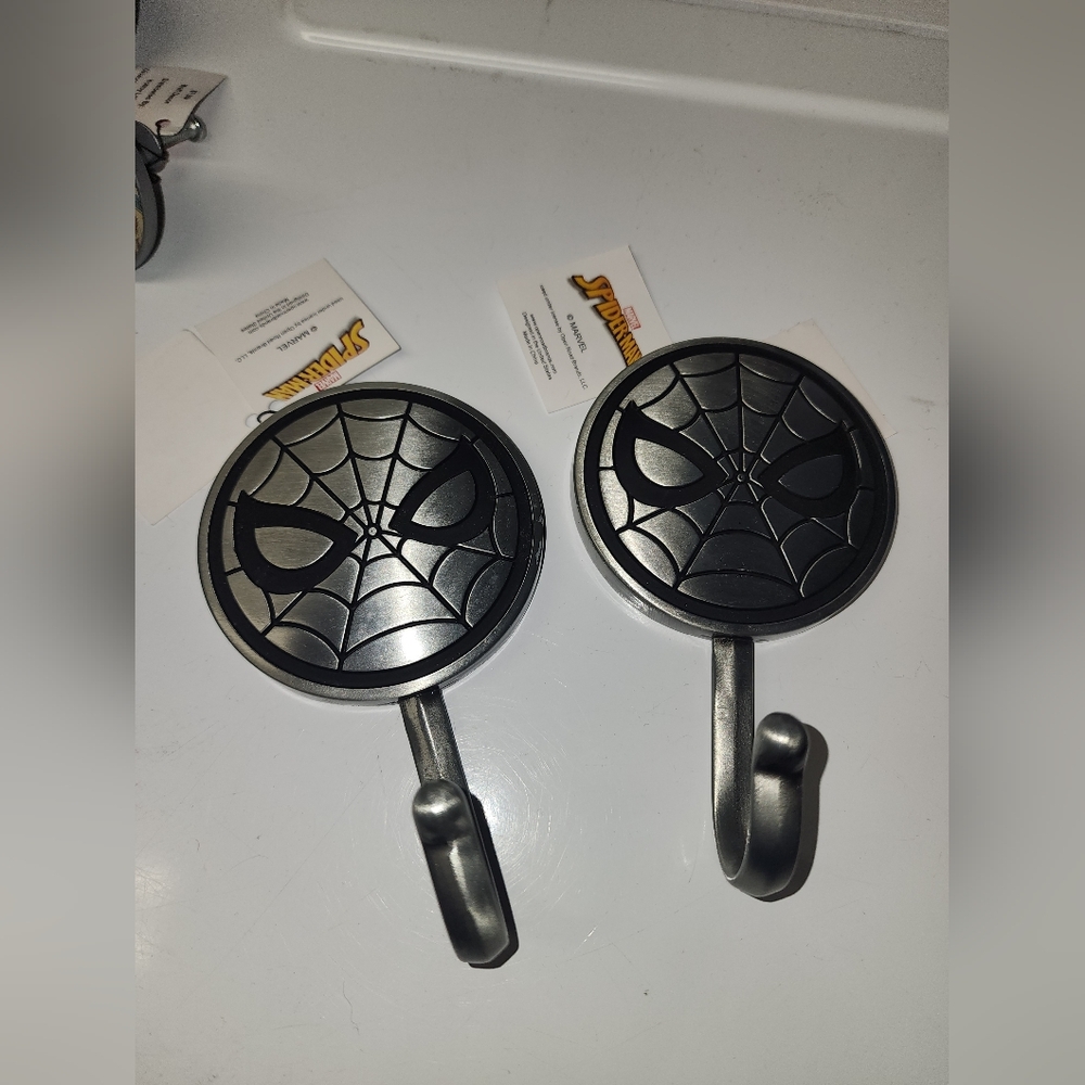 Spider-Man Metal Wall Hooks And 5 Marvel  Drawer Pukks